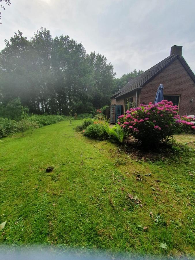 Blauwe Lelie Villa Ewijk Buitenkant foto